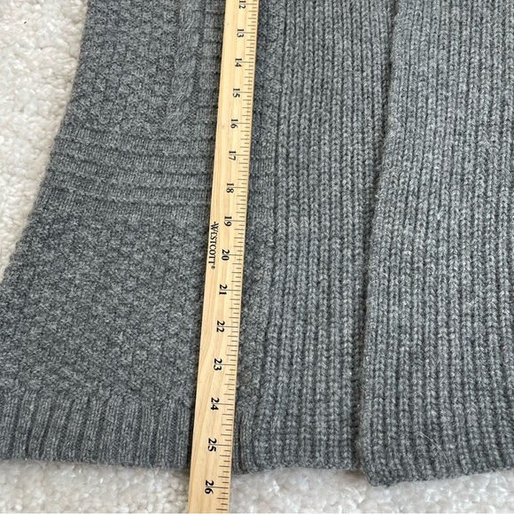 Vineyard Vines Cable Knit Hooded
Cardigan Large. Lambswool/Alpaca Style #2E0317. - Picture 11 of 13